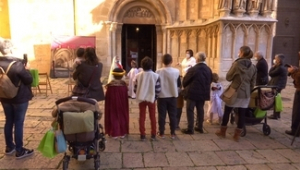 Avis i nets descobreixen plegats secrets i curiositats de la catedral de Tarragona