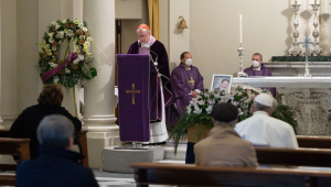 El Papa Francesc assisteix al funeral del seu metge personal