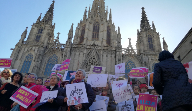 Dones d’Església fan sentir la seva veu davant la Catedral