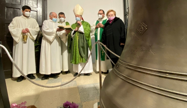 La parròquia de Montserrat de Lleida inaugura una nova campana