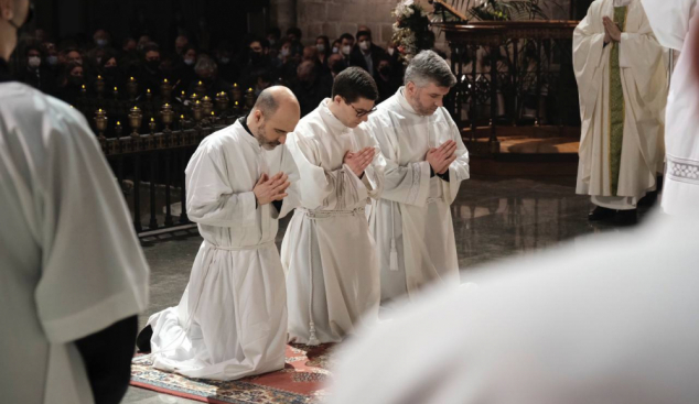 El cardenal Omella ordena tres nous diaques a Barcelona