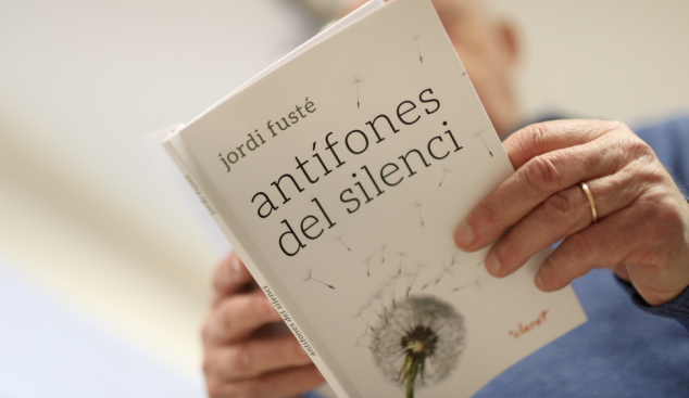 Claret publica ‘Antífones del silenci’, un recull de pregàries en forma de poemes