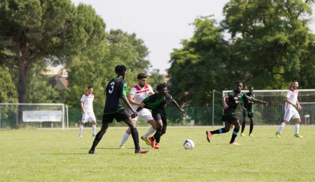 Els clubs de futbol amateur prefereixen jugadors autòctons a estrangers 