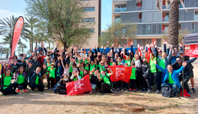 11.000 persones caminen la 'Magic Line Sant Joan de Déu'