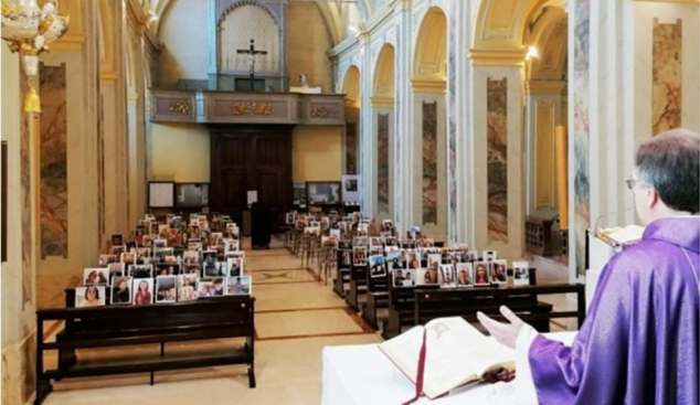 Celebració i pantalla. Res no podrà substituir l’assemblea