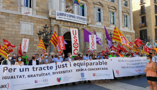 L’escola concertada visibilitza el malestar a la plaça Sant Jaume