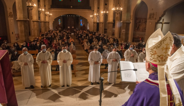 Set aspirants al diaconat reben l’admissió a ordes a Badalona