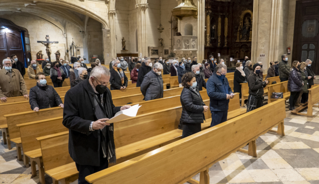 S'elimina la limitació d'aforament als actes religiosos