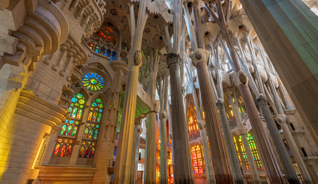 La Sagrada Família convida a visitar la basílica per Santa Eulàlia