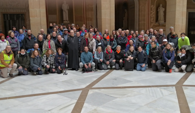 Un centenar de persones participen a la vetlla de pregària dels jesuïtes a Montserrat