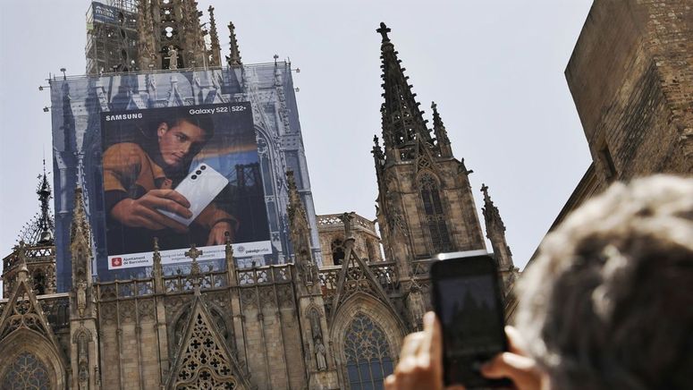 L'última polèmica barcelonina: publicitat a la façana de la catedral